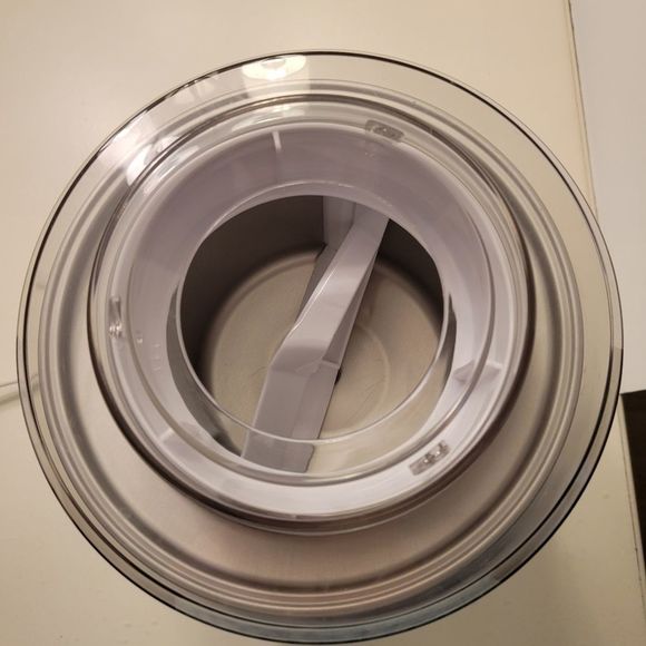 Cuisinart Ice Cream Maker 1.5 Qt - Picture 6 of 8